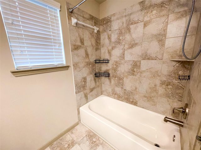 3419 Hollow Mist Drive, Texas City, TX 77591