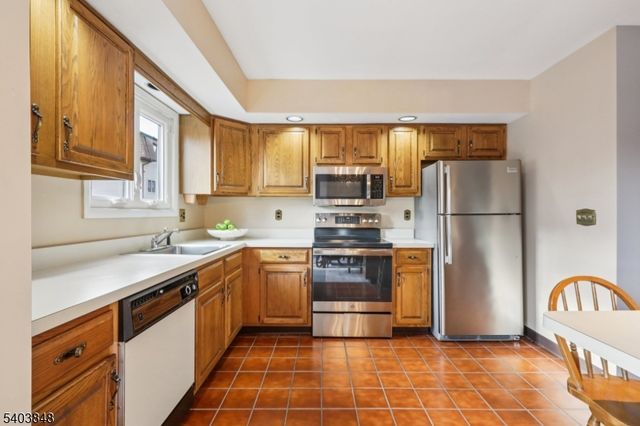 70 River Rd C3, Clifton City, NJ 07014