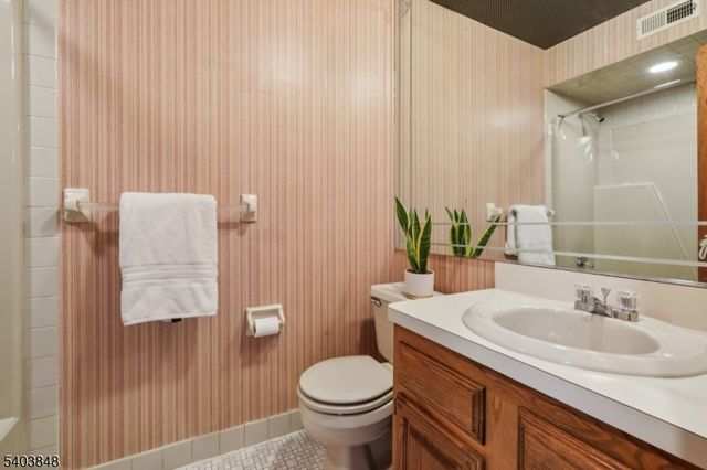 70 River Rd C3, Clifton City, NJ 07014