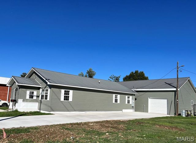 121 S Poplar, Dexter, MO 63841