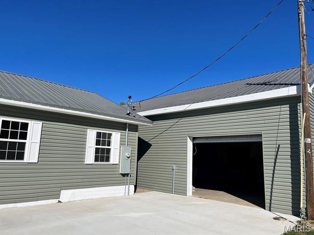 121 S Poplar, Dexter, MO 63841