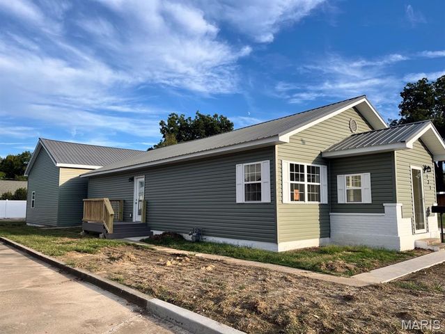 121 S Poplar, Dexter, MO 63841