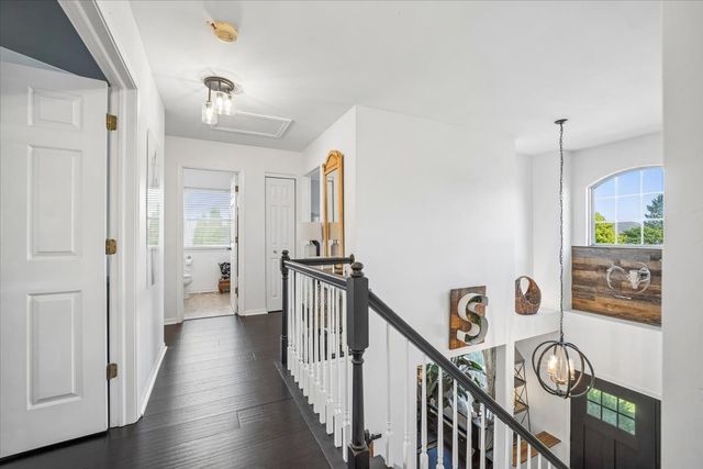 2103 Olde Mill Lane, Mchenry, IL 60050