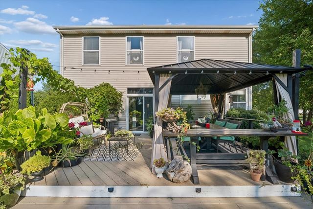 2103 Olde Mill Lane, Mchenry, IL 60050