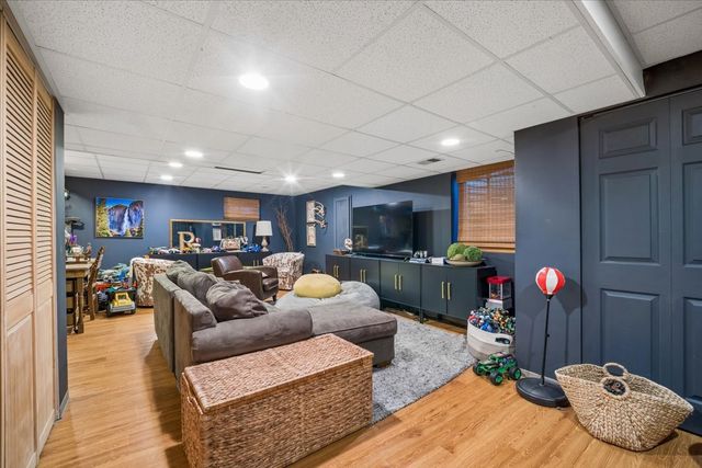 2103 Olde Mill Lane, Mchenry, IL 60050