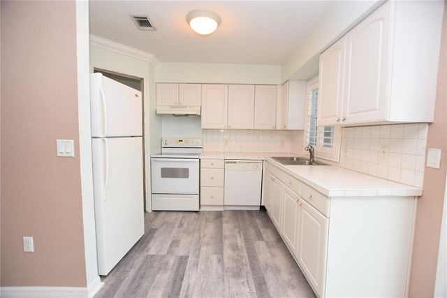 1920 E EDGEWOOD DRIVE S4, Lakeland, FL 33803