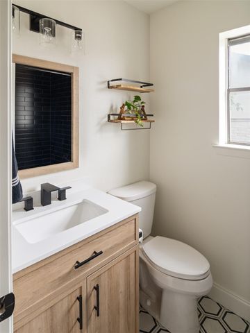 304 Skyloop DR, Austin, TX 78745