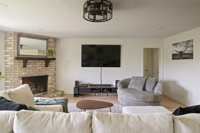 304 Skyloop DR, Austin, TX 78745
