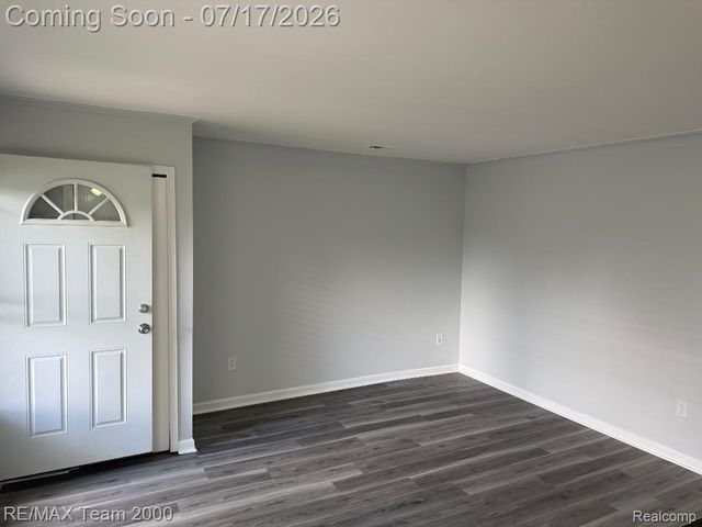 3912 S Gulley Road, Dearborn Heights, MI 48125