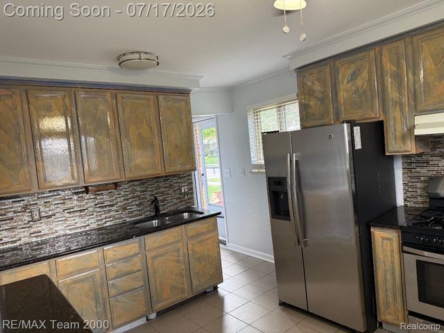 3912 S Gulley Road, Dearborn Heights, MI 48125