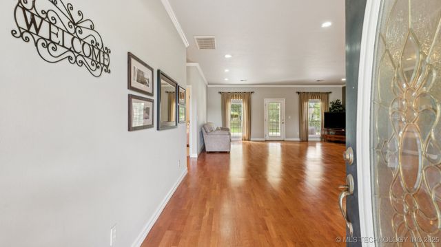 55 Hickory Lane, Sand Springs, OK 74063