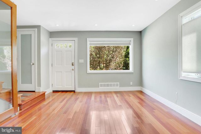 5-A CUSTIS AVE E, Alexandria, VA 22301