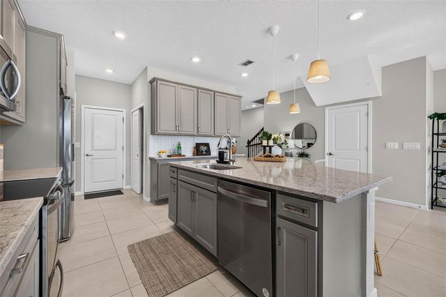 11301 BEACH WALK WAY NE, St Petersburg, FL 33716
