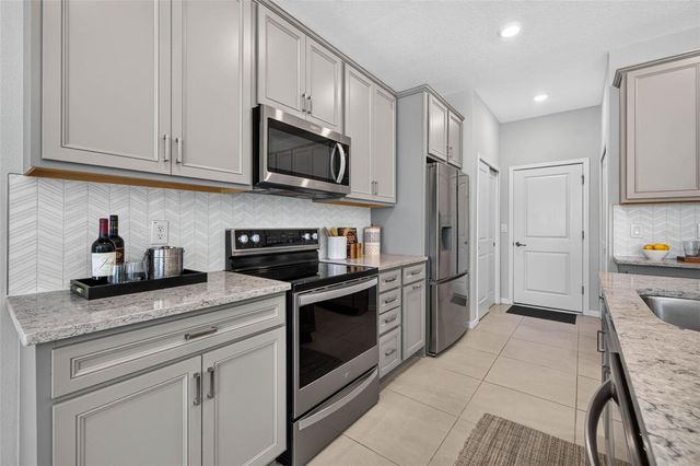 11301 BEACH WALK WAY NE, St Petersburg, FL 33716