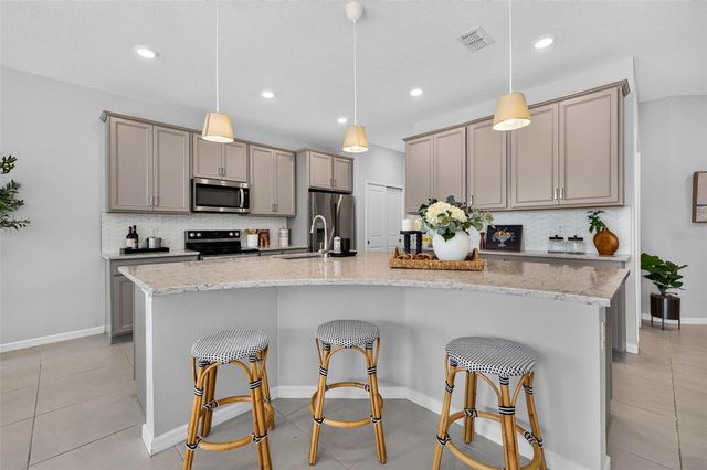 11301 BEACH WALK WAY NE, St Petersburg, FL 33716
