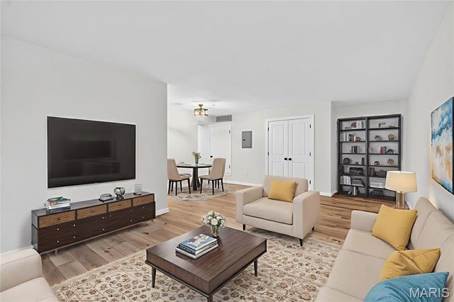 4392 Chateau De Ville Drive A, St Louis, MO 63129