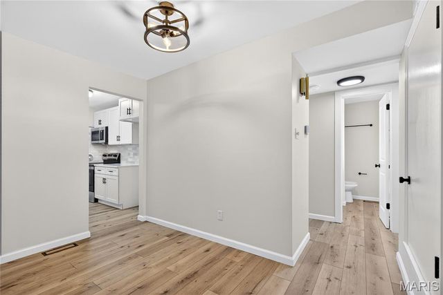 4392 Chateau De Ville Drive A, St Louis, MO 63129