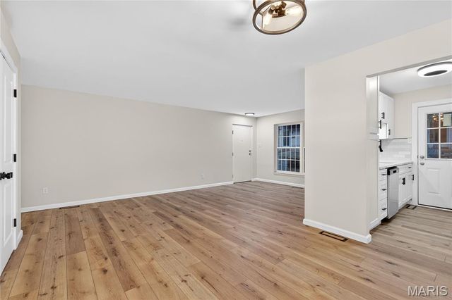 4392 Chateau De Ville Drive A, St Louis, MO 63129