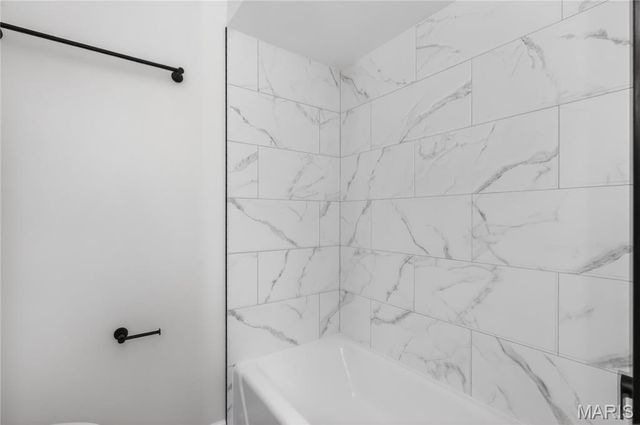 4392 Chateau De Ville Drive A, St Louis, MO 63129