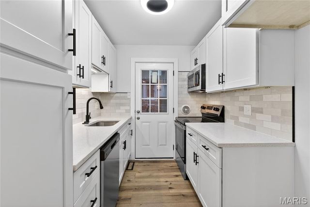 4392 Chateau De Ville Drive A, St Louis, MO 63129