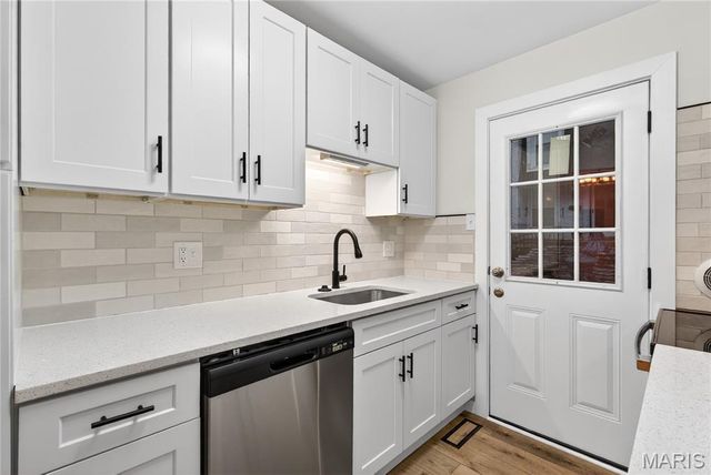 4392 Chateau De Ville Drive A, St Louis, MO 63129