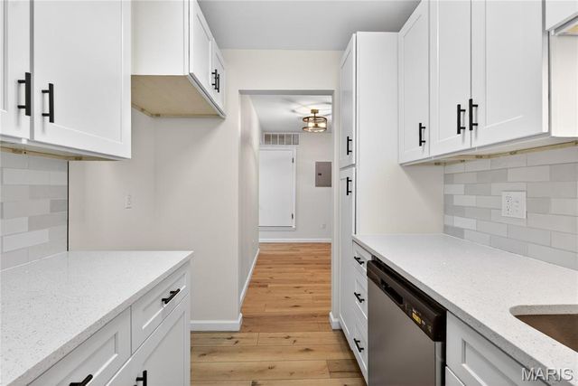 4392 Chateau De Ville Drive A, St Louis, MO 63129