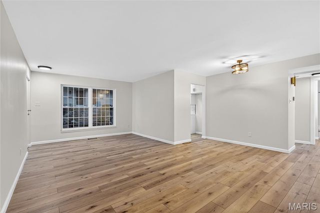 4392 Chateau De Ville Drive A, St Louis, MO 63129