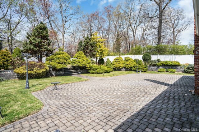 39 McLane Drive, Dix Hills, NY 11746