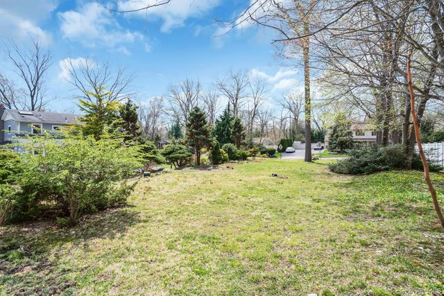 39 McLane Drive, Dix Hills, NY 11746