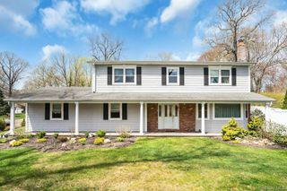 39 McLane Drive, Dix Hills, NY 11746