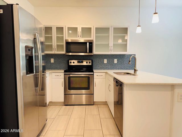 2354 E HUNTINGTON Drive, Phoenix, AZ 85040