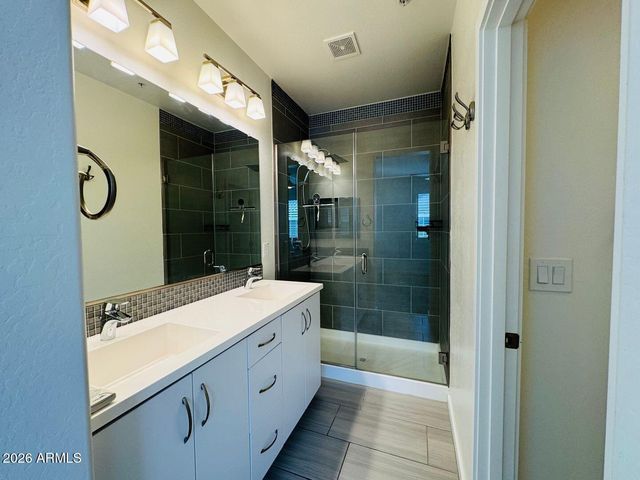 2354 E HUNTINGTON Drive, Phoenix, AZ 85040