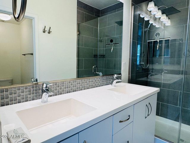 2354 E HUNTINGTON Drive, Phoenix, AZ 85040
