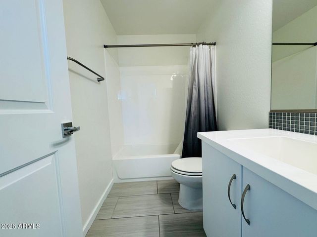 2354 E HUNTINGTON Drive, Phoenix, AZ 85040
