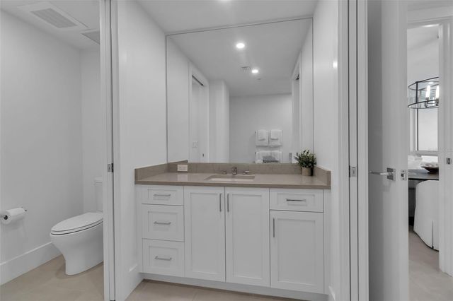 1035 SEASIDE DRIVE 308, Sarasota, FL 34242