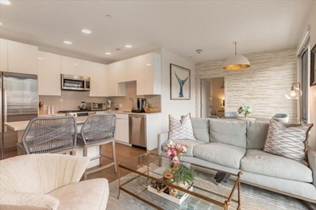 45 Lewis St 401, Boston, MA 02128