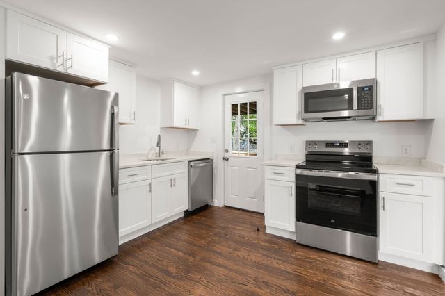 10 Strafford Rd 10, Westwood, MA 02090