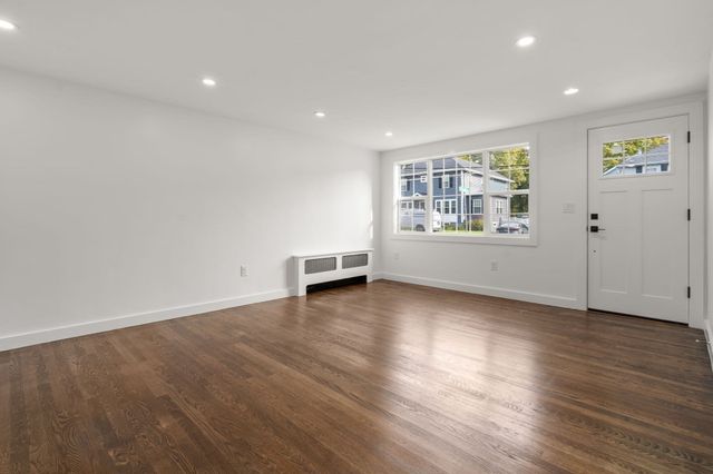 10 Strafford Rd 10, Westwood, MA 02090