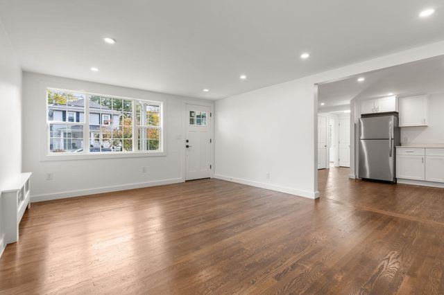 10 Strafford Rd 10, Westwood, MA 02090