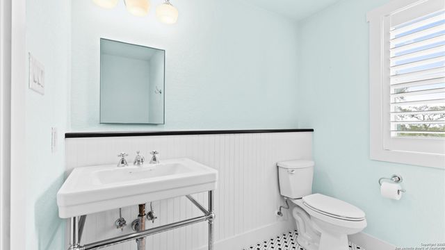 2730 Beaver, New Braunfels, TX 78132