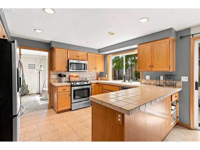 845 RAINTREE Way, Springfield, OR 97477
