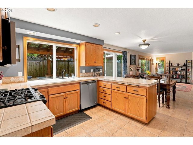 845 RAINTREE Way, Springfield, OR 97477