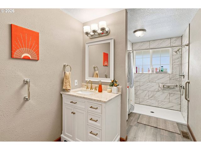 845 RAINTREE Way, Springfield, OR 97477