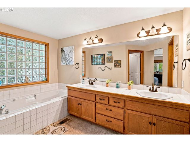 845 RAINTREE Way, Springfield, OR 97477