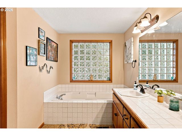 845 RAINTREE Way, Springfield, OR 97477