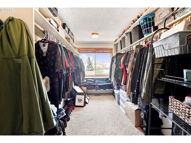 845 RAINTREE Way, Springfield, OR 97477