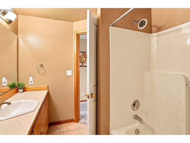 845 RAINTREE Way, Springfield, OR 97477