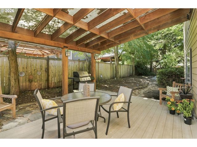 845 RAINTREE Way, Springfield, OR 97477
