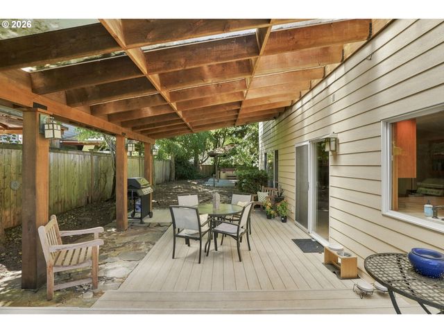 845 RAINTREE Way, Springfield, OR 97477