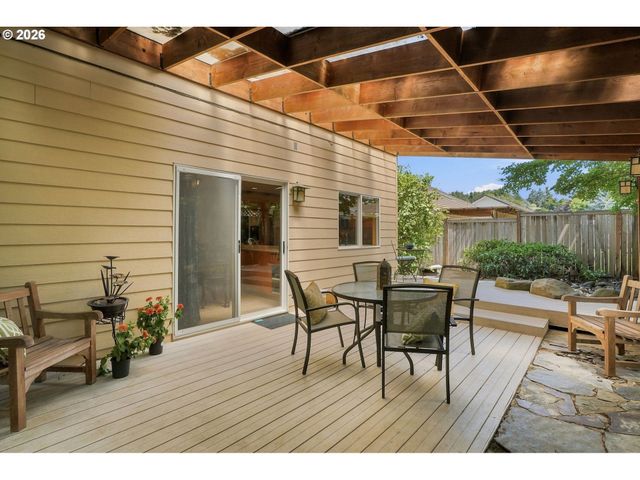 845 RAINTREE Way, Springfield, OR 97477